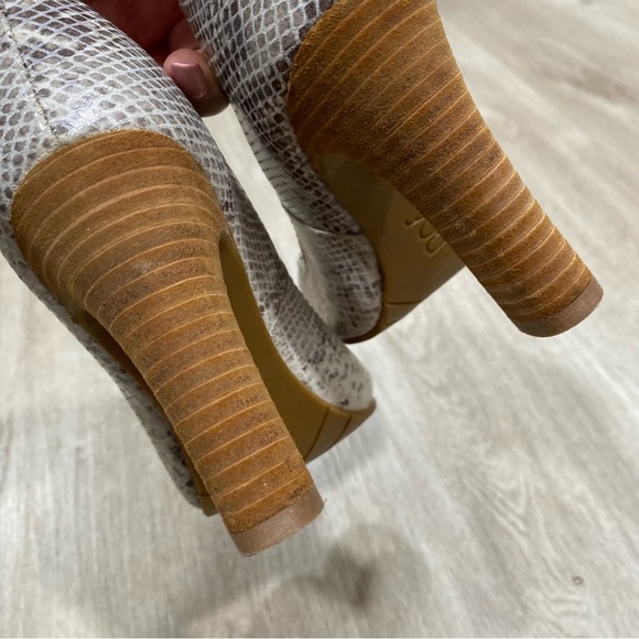 YOU by CROCS Snake Leather Pumps - Picture 5 of 12